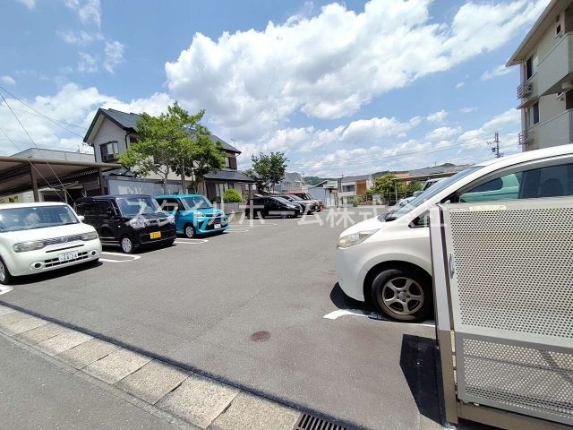 ルーチェ　みよしの駐車場