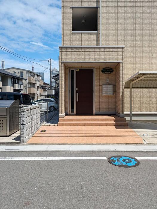 プリムヴェール 弐十壱番館のエントランス