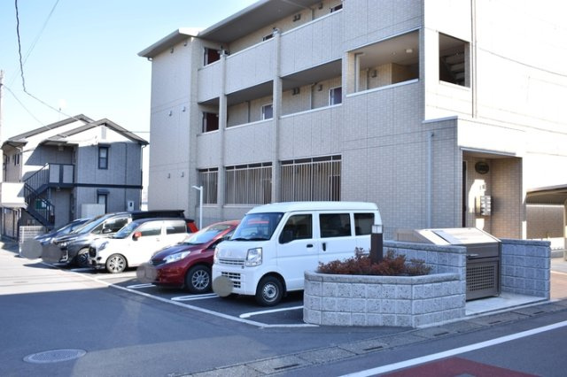 プリムヴェール 弐十壱番館の駐車場