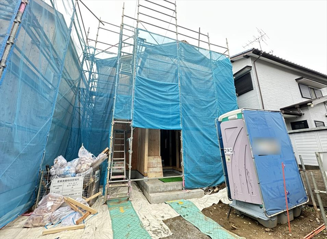 【外観】 | 富士見市水谷東1丁目　新築一戸建住宅　全4棟　(丸井志木店) | 販売現地／2026年7月6日撮影　
子育て支援が充実した富士見市。子育て相談窓口や病児保育、ファミリー・サポートなど、子育て世帯を支える環境が整い、安心して新生活をスタートできます。