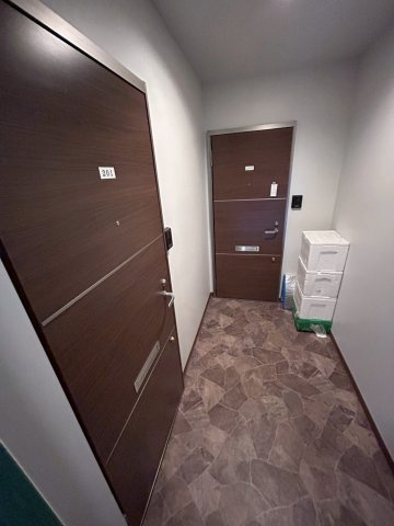 江東区　1棟マンションの玄関