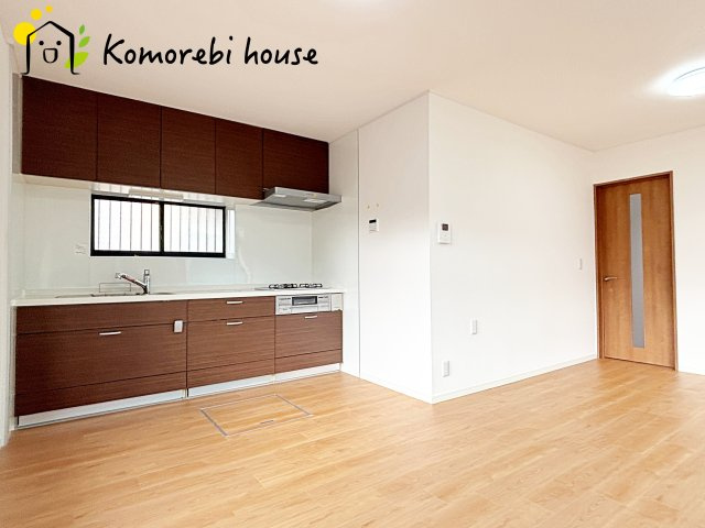 上尾市平塚　中古戸建ての居間・リビング
