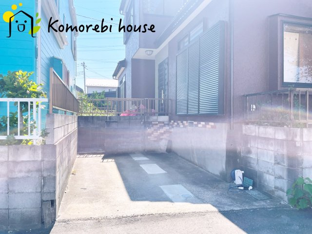 上尾市平塚　中古戸建ての駐車場|8/25撮影