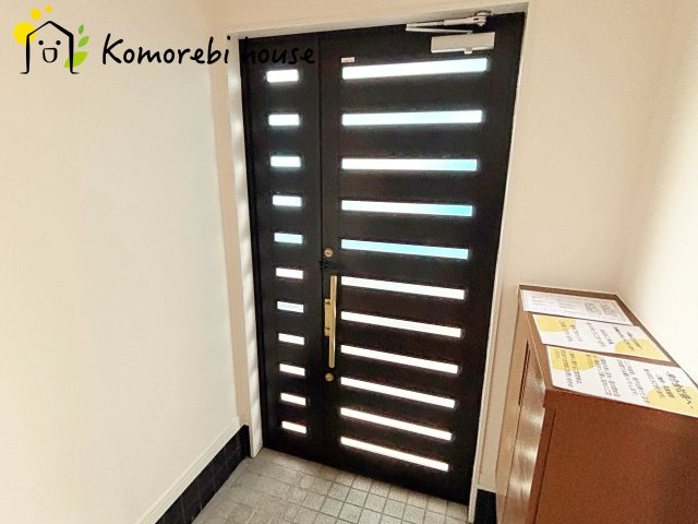 上尾市平塚　中古戸建ての玄関