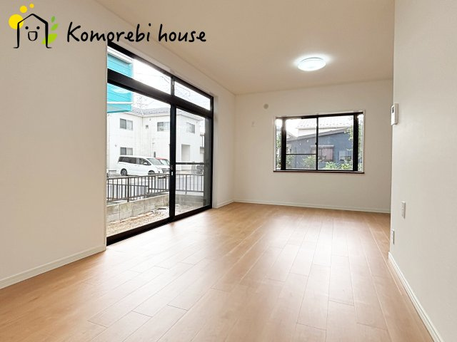 上尾市平塚　中古戸建ての居間・リビング