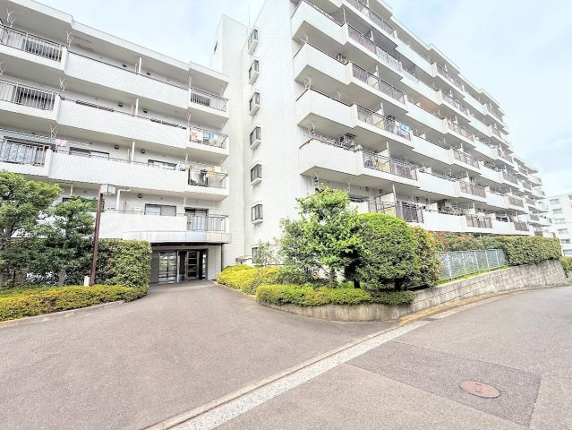 ヒルズ南戸塚プリメゾン一号棟の外観|◆管理体制良好なマンションです。清潔感のあるエントランスに開放感のある住環境。
