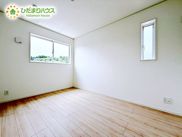【洋室】 | 東海村村松第4　新築戸建　 | 明るい洋室。たっぷり収納があるから、お部屋をいつもすっきりキープ。ナチュラルテイストのインテリアがお好きな方におすすめです。