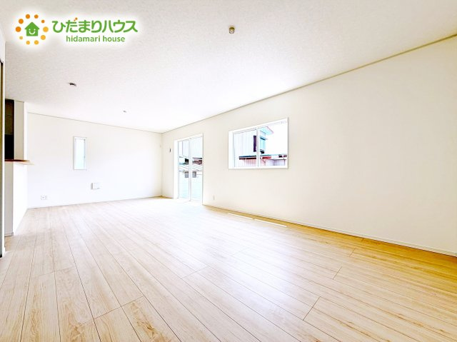 【居間・リビング】 | 東海村村松第4　新築戸建　 | 開放感あるLDKを確保！家族が集まるリビングはゆったり過ごしリフレッシュする場として居心地の良い空間にしたいですね。