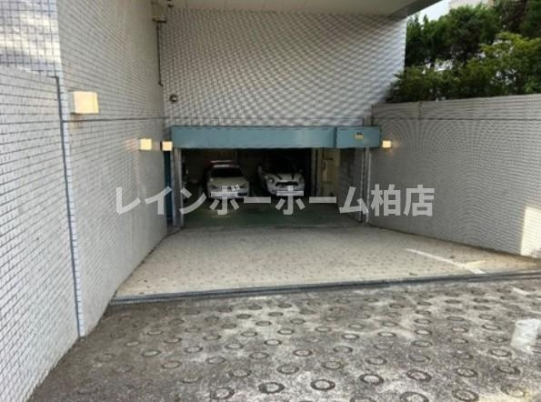 特典：仲介手数料が無料です!!の駐車場|駐車場に車を止められます