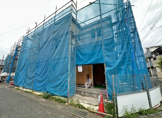 【外観】 | 富士見市水谷東1丁目　新築一戸建住宅　全4棟　(丸井志木店) | 販売現地／2026年7月6日撮影　
小・中学校まで徒歩9分。通学時間が短い分、交通事故や防犯上のリスクにさらされる時間も短くなる傾向があり、お子様の通学も安心便利。
