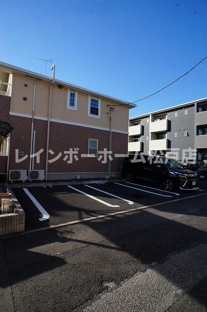 【非対面対応】接客・申込・契約オンライン！LINE×相談可！の駐車場|駐車場があります