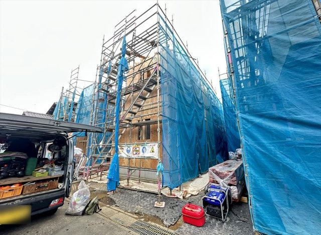 【外観】 | 富士見市水谷東1丁目　新築一戸建住宅　全4棟　(丸井志木店) | 販売現地／2026年7月6日撮影　
小・中学校まで徒歩9分。通学時間が短い分、交通事故や防犯上のリスクにさらされる時間も短くなる傾向があり、お子様の通学も安心便利。