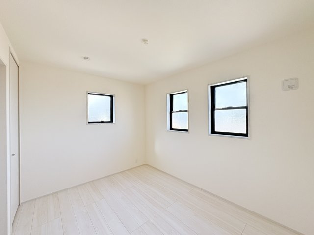 【洋室】 | 深谷市見晴町第1   LiveleGarden.s　新築戸建　全1棟　1号棟