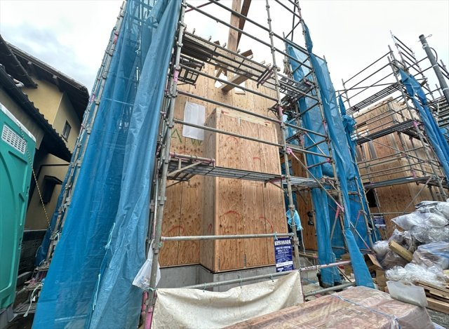 【外観】 | 富士見市水谷東1丁目　新築一戸建住宅　全4棟　(丸井志木店) | 販売現地／2026年7月6日撮影　
小・中学校まで徒歩9分。通学時間が短い分、交通事故や防犯上のリスクにさらされる時間も短くなる傾向があり、お子様の通学も安心便利。