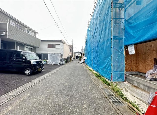 【前面道路含む現地写真】 | 富士見市水谷東1丁目　新築一戸建住宅　全4棟　(丸井志木店) | 前面道路は見通しが良く、毎日の車の出し入れもスムーズな住まいです。
