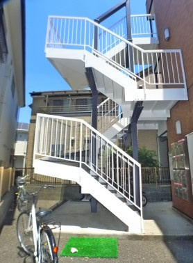 足立区鹿浜７丁目の賃貸マンションのエントランス