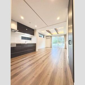 柏井町1丁目戸建の居間・リビング