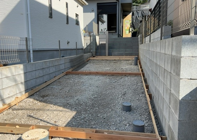 【駐車場】 | 駐車場と明記されていても、最小スペースでつくられた駐車場だと大型車は駐車できなかったり、出入りしにくくなったりする可能性があります。お車のサイズと購入したい物件の駐車場のサイズを現地で確認しましょう。