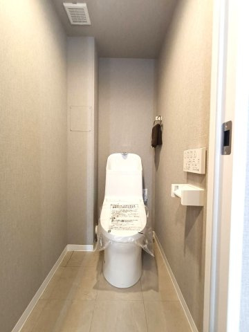 三郷早稲田団地7-29-3号棟のトイレ|ゆったりとした空間のトイレです