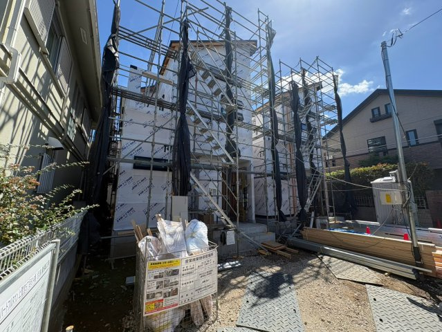 中野区上鷺宮5丁目　新築戸建　全2棟の外観|2026.08.08撮影

現地ご見学希望・資料請求などお気軽にお問い合わせ下さい！
03-5990-5201