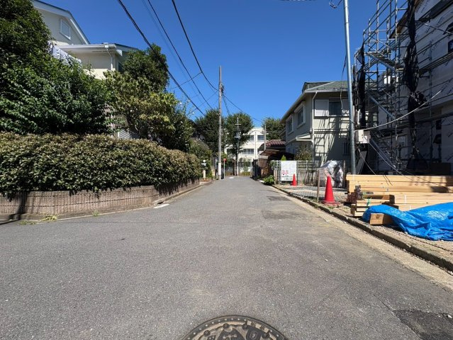 中野区上鷺宮5丁目　新築戸建　全2棟の前面道路含む現地写真|2026.08.08撮影

現地ご見学希望・資料請求などお気軽にお問い合わせ下さい！
03-5990-5201