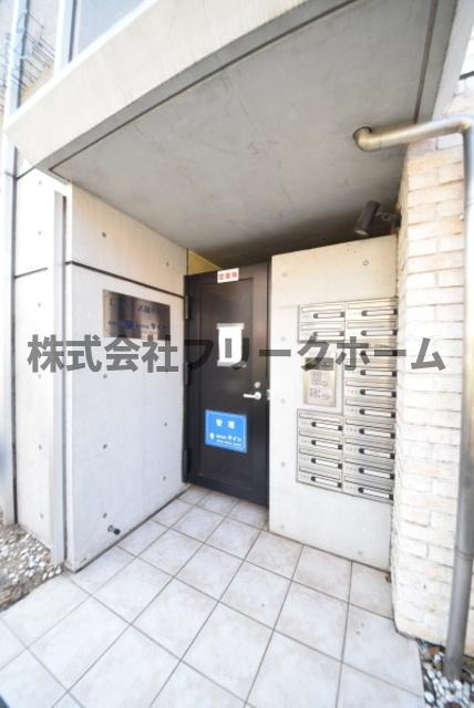小金井市貫井北町２丁目の賃貸マンションのエントランス