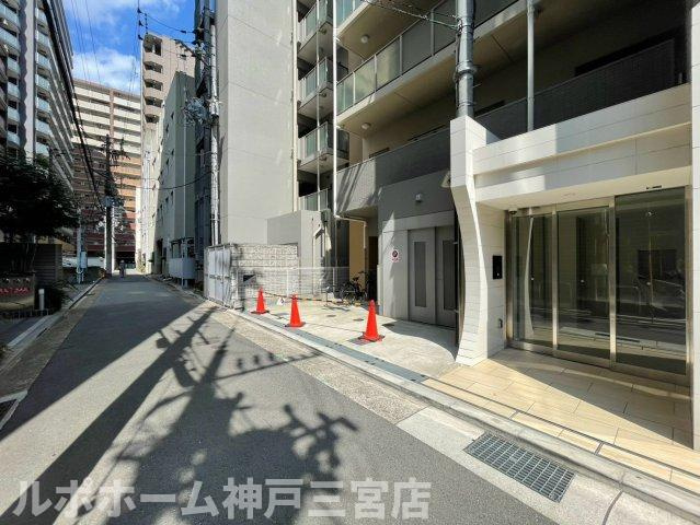 セレニテ神戸元町プリエのエントランス