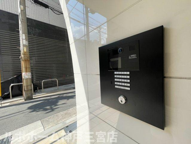 セレニテ神戸元町プリエのエントランス