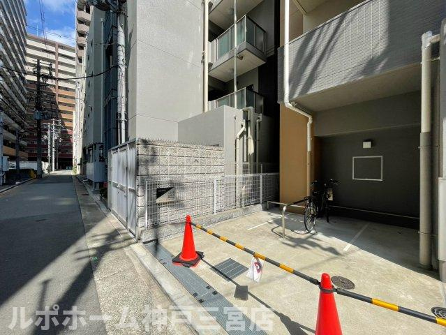 セレニテ神戸元町プリエの駐車場