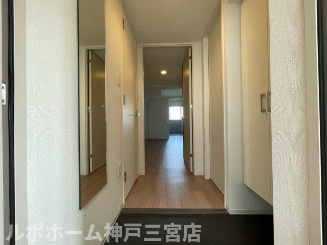 セレニテ神戸元町プリエの玄関