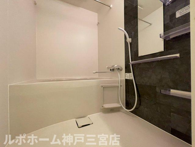 セレニテ神戸元町プリエの浴室