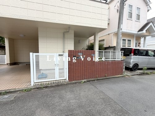 【仲介手数料０円】藤沢市大鋸１丁目　中古戸建のエントランス|藤沢市大鋸１丁目　中古戸建