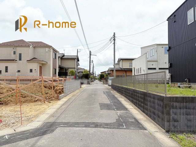 水戸市酒門町第18　新築戸建て　1号棟の前面道路含む現地写真|周辺環境も併せて案内致します♪
閑静な住宅地で笑顔あふれる新生活！
ぜひ現地へお越しください♪