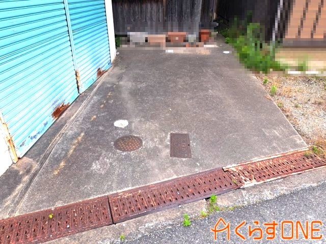 【駐車場】 | 倉庫としても利用できる店舗付中古住宅／姫路市相野