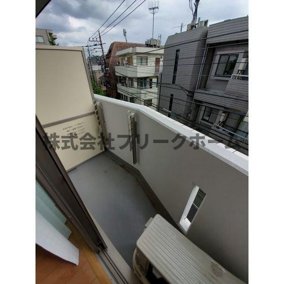 三鷹市井の頭４丁目の賃貸マンションのバルコニー