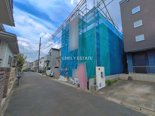 越谷市大沢 新築分譲住宅の前面道路含む現地写真