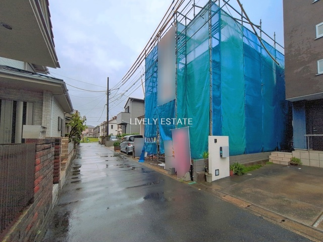 越谷市大沢 新築分譲住宅の前面道路含む現地写真