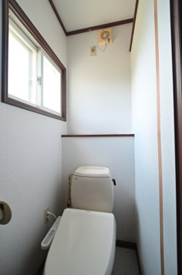 【トイレ】 | 平川市高木原田・6LDK中古住宅・シッター車庫付き | コンパクトで使いやすいトイレです