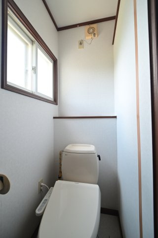 【トイレ】 | 平川市高木原田・6LDK中古住宅・シッター車庫付き | コンパクトで使いやすいトイレです