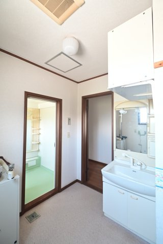 【脱衣所】 | 平川市高木原田・6LDK中古住宅・シッター車庫付き