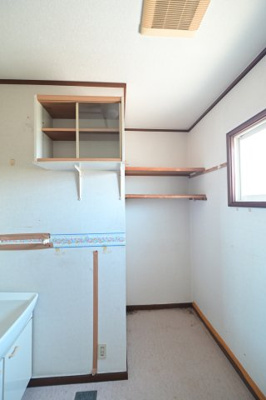 【脱衣所】 | 平川市高木原田・6LDK中古住宅・シッター車庫付き