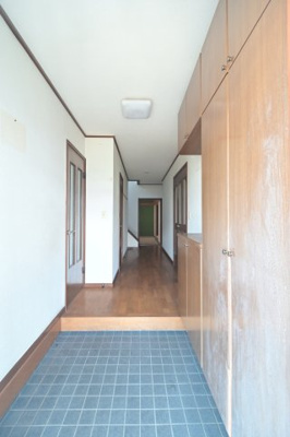 【内装】 | 平川市高木原田・6LDK中古住宅・シッター車庫付き | 一階廊下