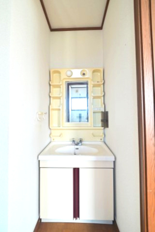 【洗面所】 | 平川市高木原田・6LDK中古住宅・シッター車庫付き
