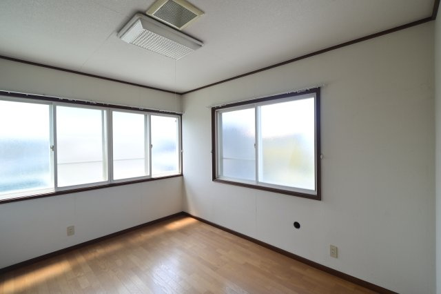 【洋室】 | 平川市高木原田・6LDK中古住宅・シッター車庫付き | 二階洋室6帖