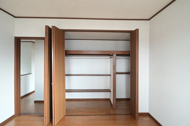 【収納】 | 平川市高木原田・6LDK中古住宅・シッター車庫付き | 二階洋室12帖