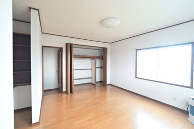 【寝室】 | 平川市高木原田・6LDK中古住宅・シッター車庫付き | 二階洋室12帖