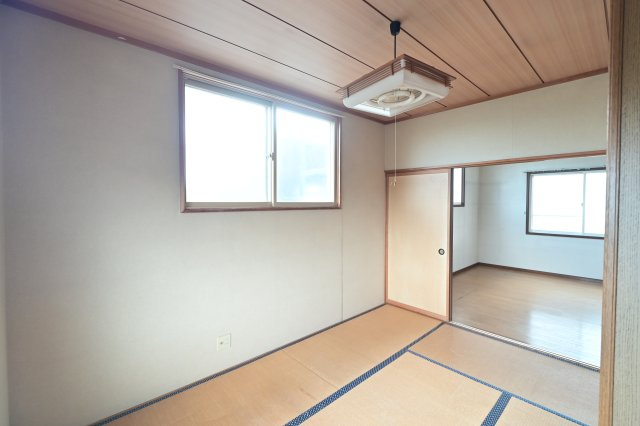 【和室】 | 平川市高木原田・6LDK中古住宅・シッター車庫付き | 二階和室6帖