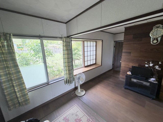 丹波市市島町酒梨の中古一戸建の洋室|約8帖（リビング）