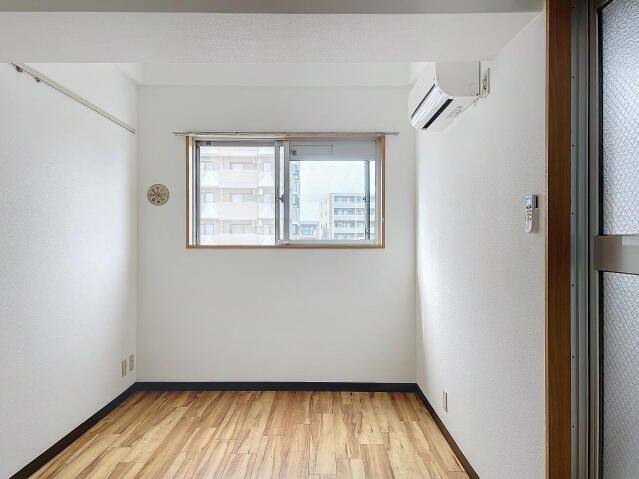横浜市西区中央２丁目の賃貸マンションの居間・リビング
