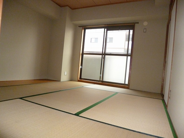 メイカビルの和室